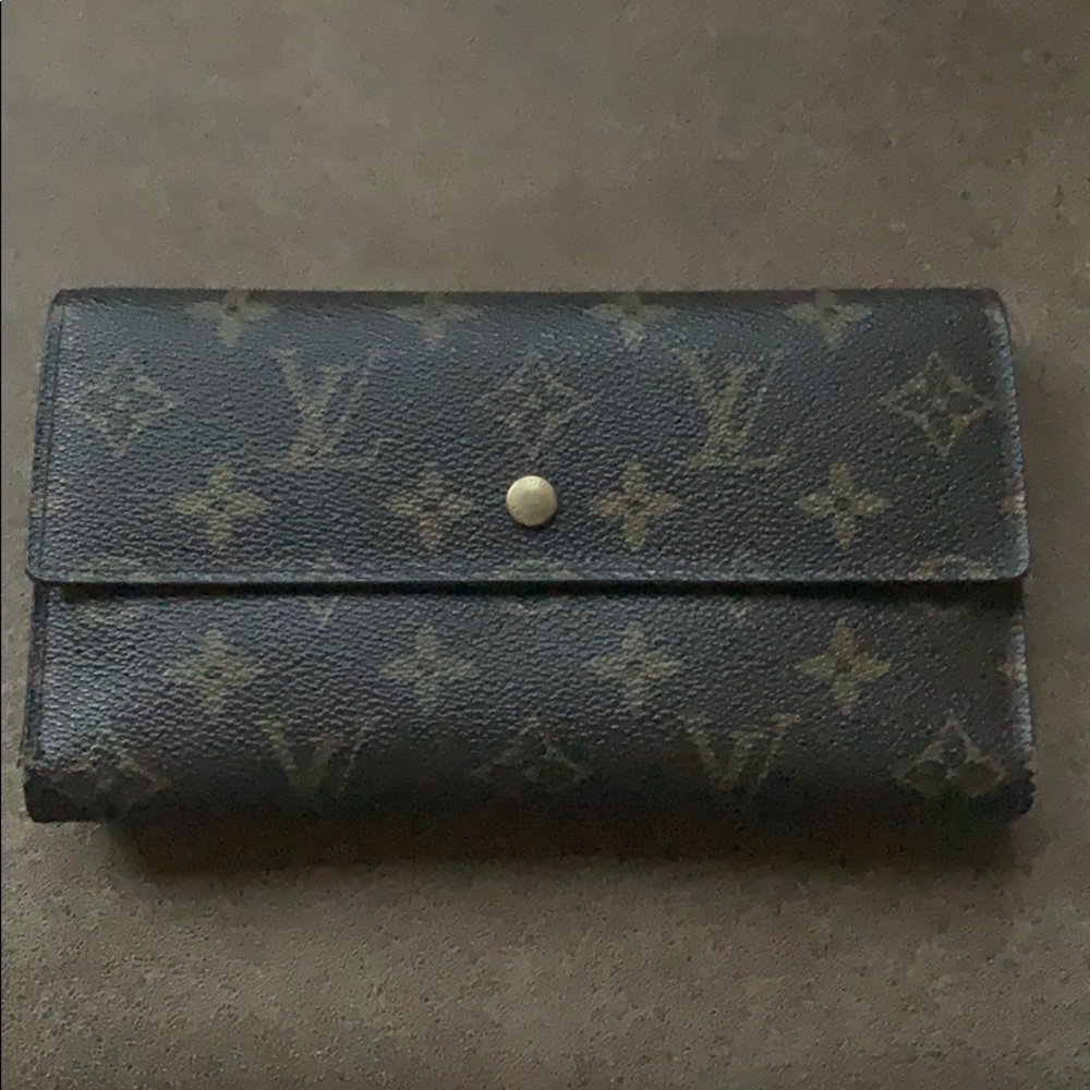 LV Long Wallet